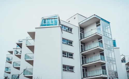 買房只剩一樓和頂樓怎么選？聽建筑學(xué)家從建筑材料技術(shù)角度解析